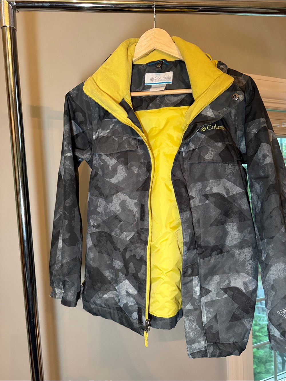 Columbia Kids Gray Camo water resistant Jacket with Yellow Interior